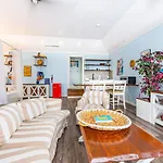 Palms Cottage At Viking Hill